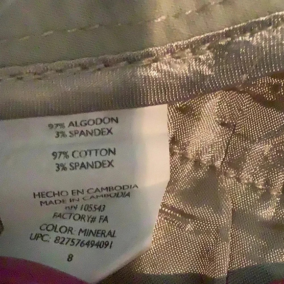 Daisy Fuentes Khaki Capri Size 8 (Preowned) - Picture 6 of 7